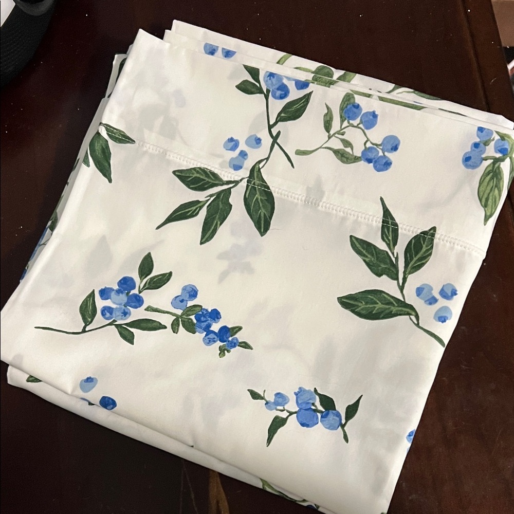 LL Bean NWOT Cotton Percale KING Pillowcases -  Blueberry Print - SET OF TWO
